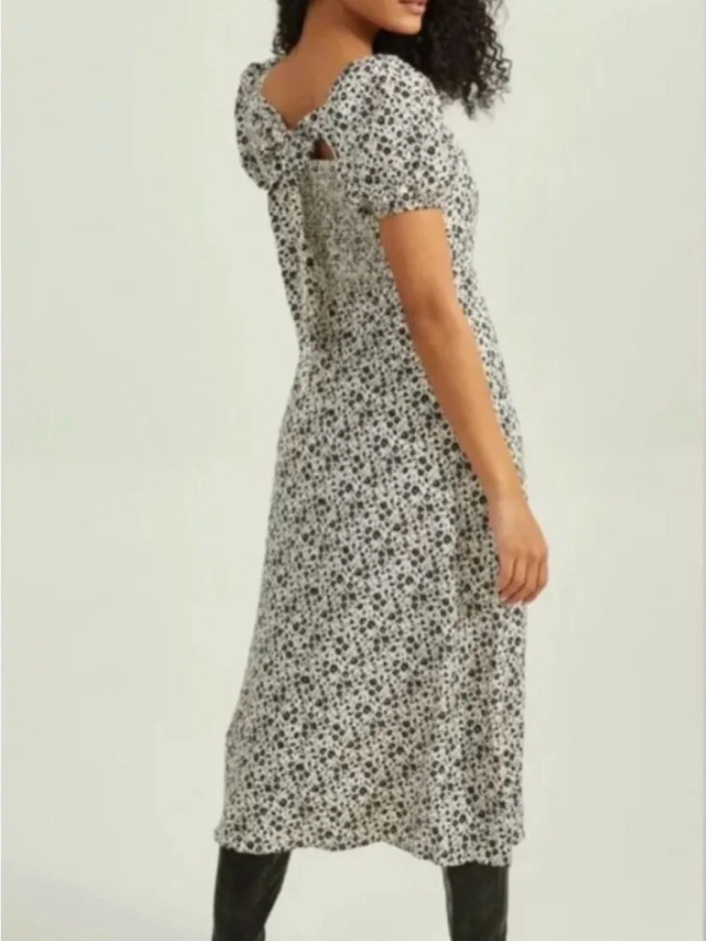 Altar’d State Floral Square-Neck Puff Sleeve MIDI Dress in White/Black - Picture 2 of 5